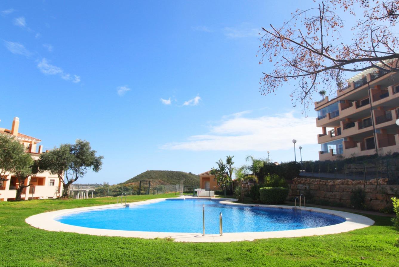 Vivienda de 2 dormitorios con gran terraza, garaje y trastero en Mijas