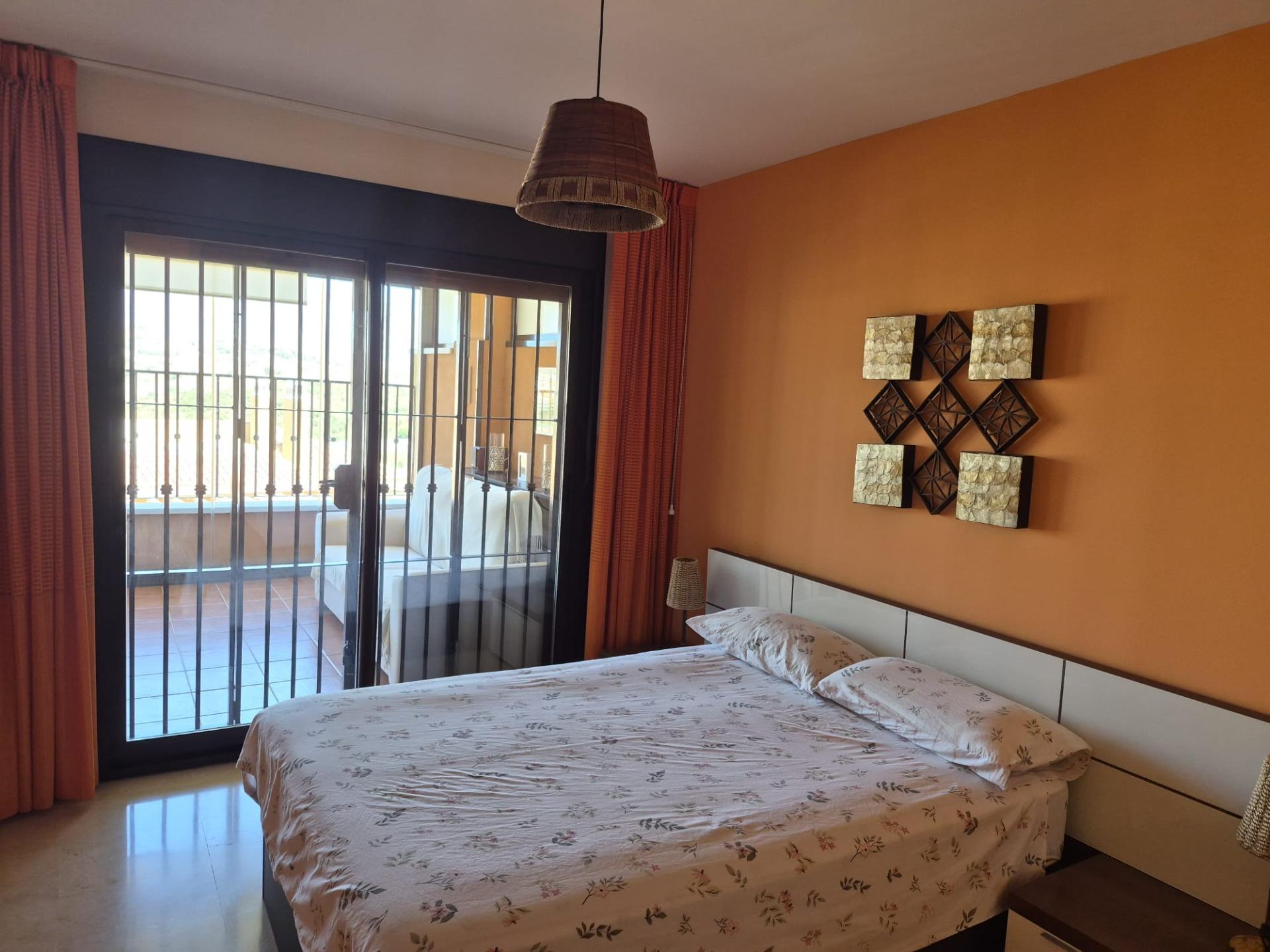 Vivienda de 2 dormitorios con gran terraza, garaje y trastero en Mijas