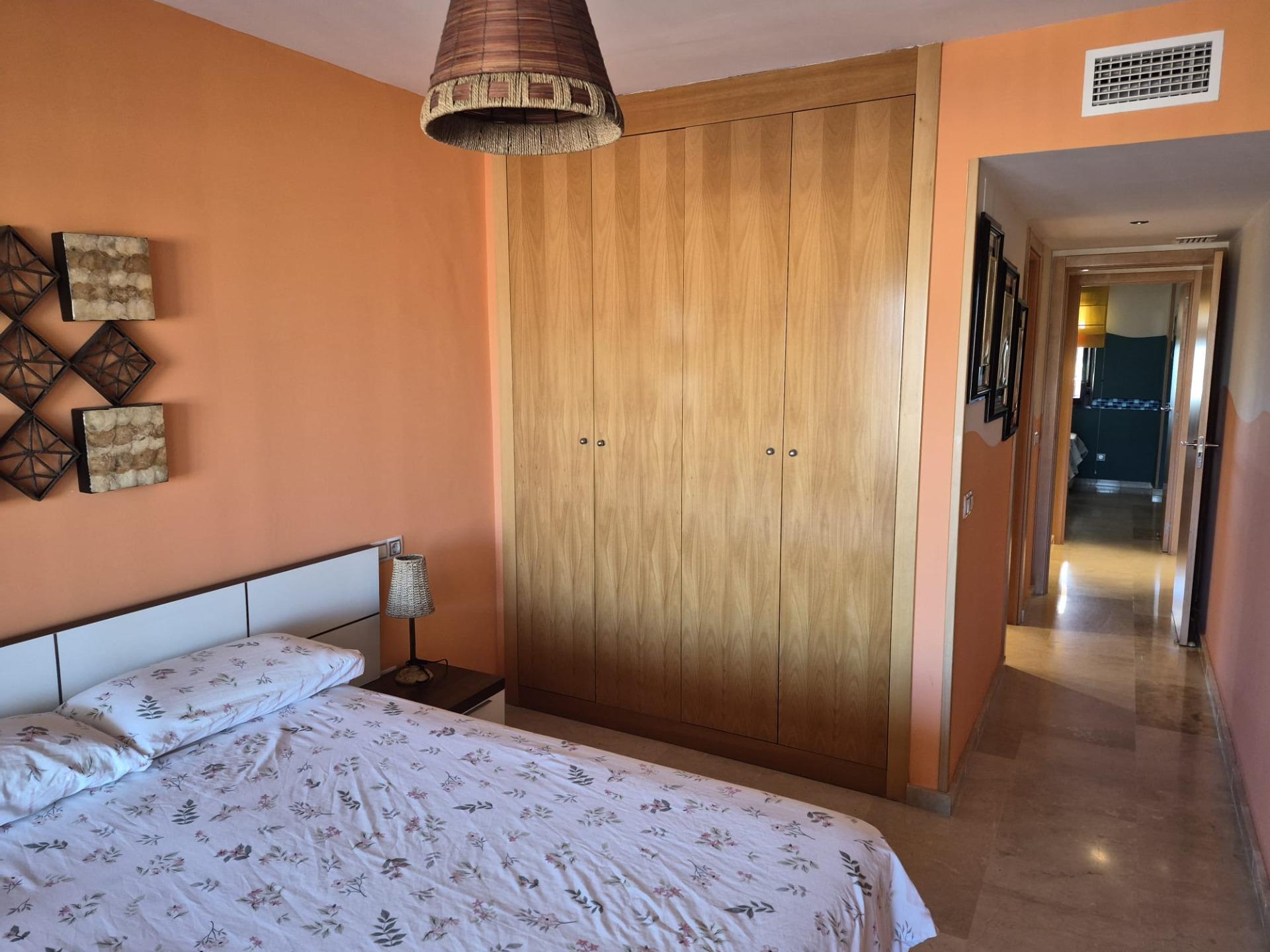 Vivienda de 2 dormitorios con gran terraza, garaje y trastero en Mijas