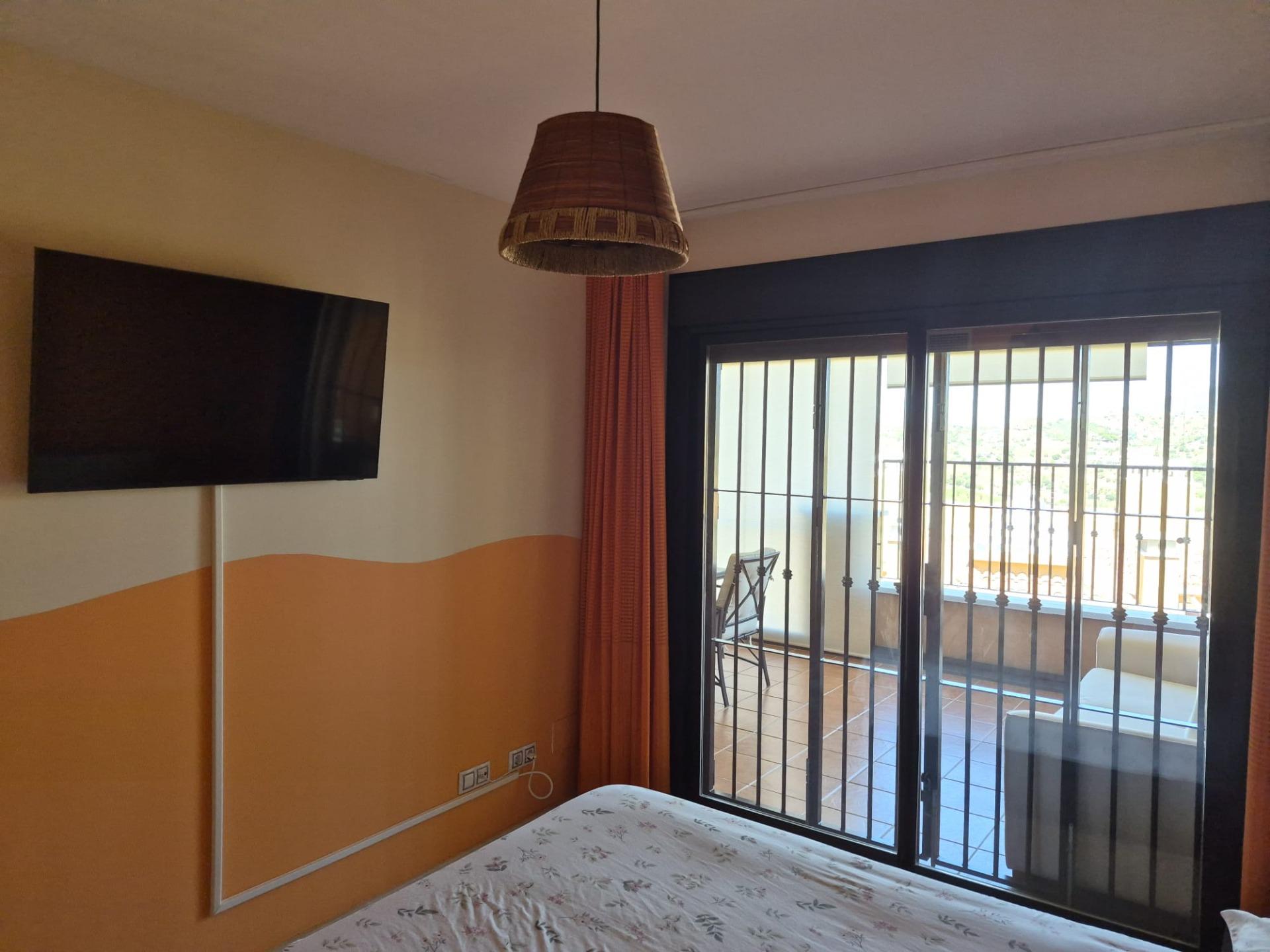 Vivienda de 2 dormitorios con gran terraza, garaje y trastero en Mijas