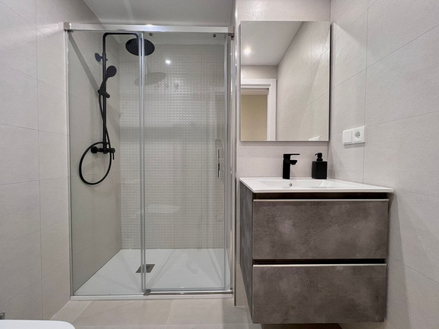 Moderno apartamento de 2 dormitorios entre Torre del Mar y Rincón de la Victoria